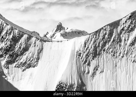 Splendido paesaggio alpino dal parco giochi alpino in Europa, Alpi francesi, Francia Foto Stock