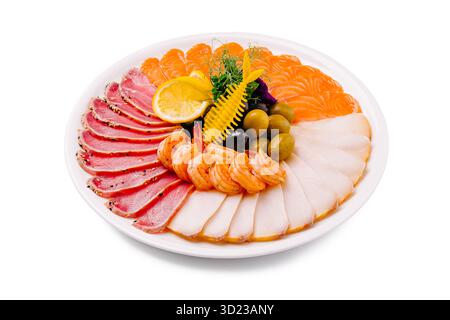 Piatto gourmet di pesce con una varieta' di pesce fresco e decorazioni Foto Stock