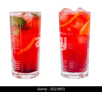 Rinfrescanti drink estivi in colori vivaci serviti in bicchieri alti Foto Stock