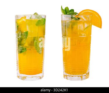 Bevande rinfrescanti agli agrumi con menta servite in bicchieri alti Foto Stock