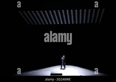 Clay Hilley als Tristan während der Fotoprobe für Tristan und Isolde in der Deutschen Oper in Berlin, 29. Ottobre 2025. // Eine Handlung in drei Aufzügen von Richard Wagner. Musikalische Leitung Donald Runnicles. Inszenierung Michael Thalheimer. Bühne Henrik Ahr. Kostüme Michaela Barth. Prima esecuzione AM 1. Novembre 2025. Deutsche Oper Berlin Tristan und Isotta *** Clay Hilley nel ruolo di Tristan durante le prove fotografiche per Tristan und Isotta alla Deutsche Oper di Berlino, 29 ottobre 2025 un'azione in tre atti di Richard Wagner direzione musicale Donald Runnicles produzione Michael Thalheimer Stage Foto Stock