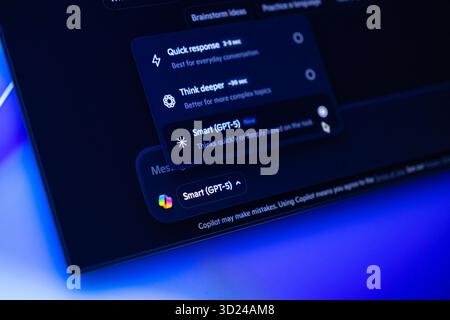 Poznan, Polonia - 18 settembre 2025: Interfaccia assistente ai Copilot che presenta varie selezioni distinte di modelli di intelligenza artificiale, abilitando OPT Foto Stock