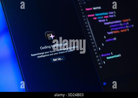 Poznan, Polonia - 18 settembre 2025: Applicazione Digital Screen Reading Coding Intelligence, che mostra l'integrazione dell'intelligenza artificiale per migliorare i prodotti degli sviluppatori Foto Stock