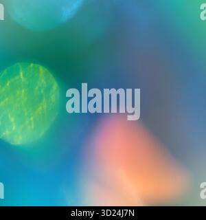 Bokeh colorato astratto con forme sfocate nei toni blu e verde Foto Stock