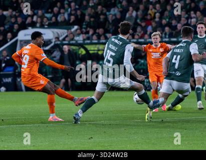 Edimburgo, Regno Unito. 29 ottobre 2025. Scottish Premiership - Hibernian FC vs Rangers FC. L'attaccante dei Rangers, l'attaccante dei Rangers, Danilo, fa fuoco a casa al 5 ° minuto per mettere i visitatori 1-0 davanti mentre gli Hibs affrontano i Rangers nella prima fase per la Scottish Premiership all'Easter Road Stadium, Edimburgo, Scozia. REGNO UNITO. Crediti: Ian Jacobs/Alamy Live News Foto Stock