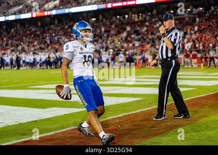 Stanford, CALIFORNIA, Stati Uniti: Danny Scudero, wide receiver dei San José State Spartans (10) dopo aver ricevuto un passaggio di tocco in giù durante una partita di football al college contro Stanfo Foto Stock