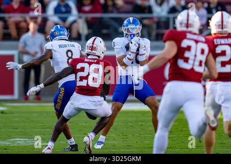 Stanford, CALIFORNIA, Stati Uniti: Il ricevitore Danny Scudero (10) della squadra di San José State Spartans ottiene un punt durante una partita di football universitario contro gli Stanford Cardinals, Foto Stock