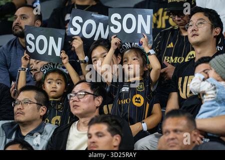 Tifosi durante i playoff della MLS Western Conference tra LAFC e Austin FC, turno uno, mercoledì 29 ottobre 2025, al BMO Stadium di Los Angeles, CA. LAFC ha sconfitto Austin FC 2-1. (Jon Endow/immagine dello sport) Foto Stock
