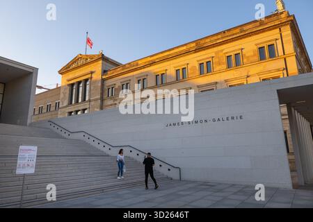 Scale per la James Simon Gallery e il Neues Museum di Berlino, Germania. Foto Stock