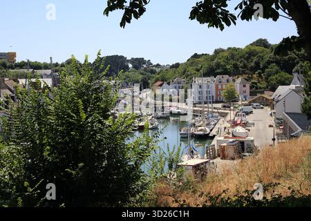 Vista del porto interno che si affaccia sull'entroterra dalla Gare Routiere, le Palais, Belle Ile en Mer, Bretagna, Francia Foto Stock