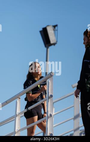 Valencia, Spagna. 30 ottobre 2025. Bianca Bustamante parla con la salute delle donne durante le mansioni mediatiche prima dei test femminili sul circuito Ricardo Tormo al 4° Pre-Season Testing Day di Formula e il 30 ottobre 2025 a Valencia, Spagna. Foto Stock