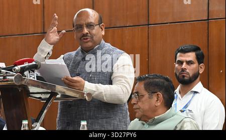 NUOVA DELHI, INDIA - OTTOBRE 30: Relatore dell'Assemblea legislativa di Delhi Vijender Gupta, parla durante la mostra su Sardar Vallabhbhai Patel in occasione del suo 150 ° anniversario di nascita presso la sede dell'Assemblea di Delhi, l'Antica Segreteria il 30 ottobre 2025 a nuova Delhi, India. Foto di Sonu Mehta/Hindustan Times Exhibition a Sardar Vallabhbhai Patel presso la sede dell'Assemblea di Delhi Foto Stock