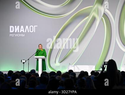 Mosca, Russia. 29 ottobre 2025. La portavoce del ministero degli Esteri russo Maria Zakharova interviene al Forum internazionale "Dialogue on Fakes 3,0" di Mosca, Russia, 29 ottobre 2025. Il mondo occidentale rimane il principale produttore di disinformazione e le notizie false sono diventate una "pandemia" nell'era contemporanea, Zakharova ha affermato mercoledì al Forum internazionale "Dialogue About Fakes 3,0". Crediti: Hao Jianwei/Xinhua/Alamy Live News Foto Stock