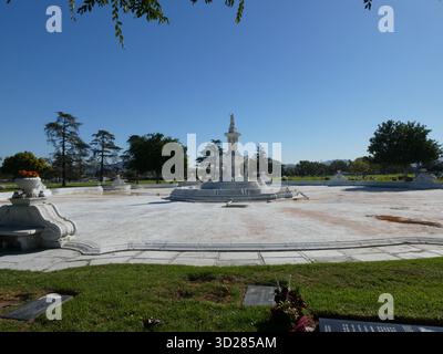 North Hollywood, California, USA 30 ottobre 2025 Pierce Brothers Valhalla Memorial Park Cemetery il 30 ottobre 2025 a North Hollywood, California, USA. Foto di Barry King/Alamy Stock Photo Foto Stock