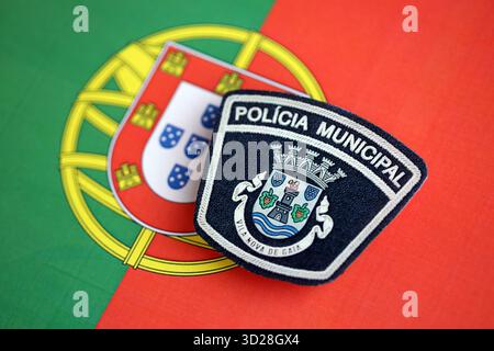 KIEV, UCRAINA - 6 SETTEMBRE 2025 Portogallo polizia municipale patch sulla bandiera nazionale primo piano Foto Stock