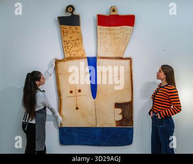 Londra, Regno Unito. 31 ottobre 2025. Farid Belkahia, Somalia 2, stima 100.000 GBP - 150.000 GBP - The Silsila: Punti salienti della vendita della collezione Dalloul a Christie's King Street, Londra. Arte mediorientale moderna e contemporanea Crediti: Guy Bell/Alamy Live News Foto Stock