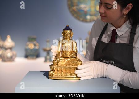 Un'anteprima dei momenti salienti di Christie's Silsila dalla collezione Dallout e dalla vendita di arte mediorientale moderna e contemporanea ... Foto Stock