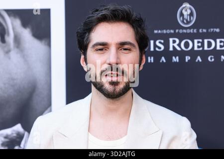 Los Angeles, Stati Uniti. 31 ottobre 2025. LOS ANGELES, CALIFORNIA, USA - OTTOBRE 30: L'attore francese Guillaume Marbeck arriva all'American French Film Festival 2025 - proiezione centrale del film "Nouvelle Vague" di Netflix tenutosi al DGA Theater Complex presso la Directors Guild of America il 30 ottobre 2025 a Los Angeles, California, Stati Uniti. (Foto di Xavier Collin/Image Press Agency) credito: Image Press Agency/Alamy Live News Foto Stock