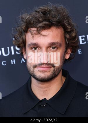 Los Angeles, Stati Uniti. 31 ottobre 2025. LOS ANGELES, CALIFORNIA, USA - OTTOBRE 30: L'attore francese Aubry Dullin arriva all'American French Film Festival 2025 - proiezione centrale del "Nouvelle Vague" di Netflix tenutosi al DGA Theater Complex presso la Directors Guild of America il 30 ottobre 2025 a Los Angeles, California, Stati Uniti. (Foto di Xavier Collin/Image Press Agency) credito: Image Press Agency/Alamy Live News Foto Stock