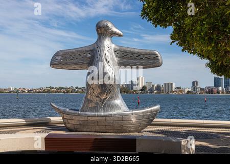 Una scultura di 5 metri chiamata First Contact di Laurel Nannup presso l'Elizabeth Quay Bridge nella città di Perth, Australia Occidentale, WA, Australia Foto Stock