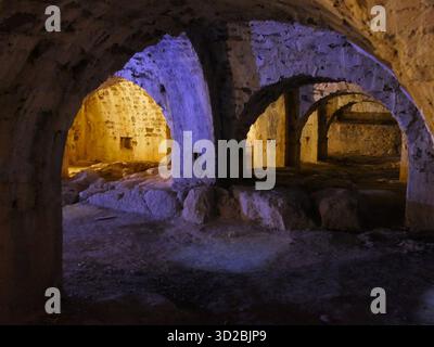 Il misterioso interno delle storiche cripte sotterranee del Castello di Mitilene a Lesbo, in Grecia Foto Stock