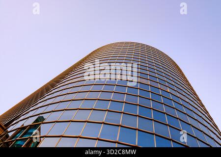 M&T Center, esterno dell'edificio, vista ad angolo basso, 3 Fountain Plaza, Bufalo, New York, Stati Uniti Foto Stock