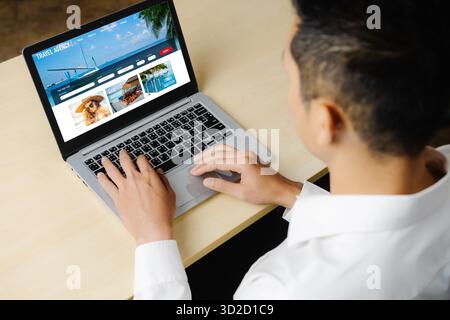 Sito web dell'agenzia di viaggi online per la ricerca e la pianificazione del viaggio offerte e pacchetti per la prenotazione di voli, hotel e tour Foto Stock