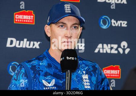 WELLINGTON, NUOVA ZELANDA. Crediti: James Foy/Alamy Live News - 1 novembre 2025. Harry Brook dell'Inghilterra parla della sconfitta della sua squadra nella serie ODI 3-0 contro la nuova Zelanda durante l'intervista dopo l'Inghilterra in nuova Zelanda, 3rd One Day International allo Sky Stadium sabato 1 novembre 2025 a Wellington, nuova Zelanda. Crediti: James Foy/Alamy Live News Foto Stock