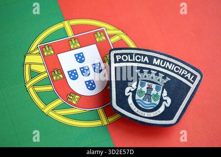 KIEV, UCRAINA - 6 SETTEMBRE 2025 Portogallo polizia municipale patch sulla bandiera nazionale primo piano Foto Stock