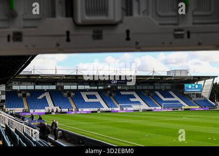 Vista generale all'interno dello stadio durante la partita del primo turno di fa Cup tra Peterborough e Cardiff City a London Road, Peterborough, sabato 1 novembre 2025. (Foto: Kevin Hodgson | mi News) crediti: MI News & Sport /Alamy Live News Foto Stock