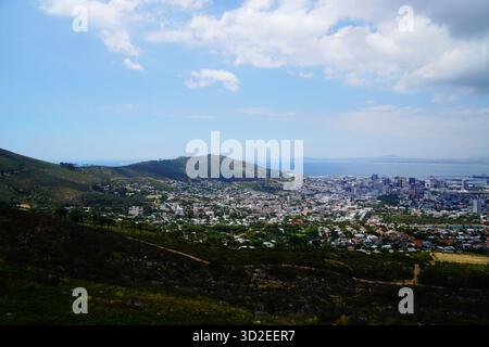 Signal Hill e Urban Skyline del centro di città del Capo, Sud Africa Foto Stock