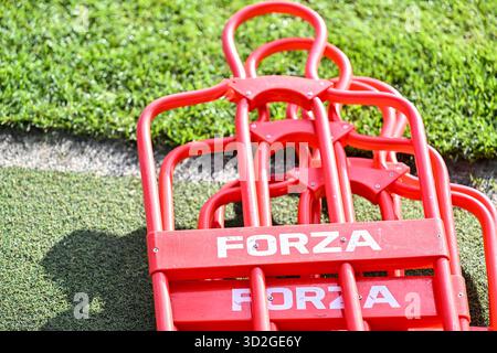 Il forza Player Dummies prima della partita del primo turno della Emirates fa Cup tra Peterborough e Cardiff City a London Road, Peterborough, sabato 1 novembre 2025. (Foto: Kevin Hodgson | mi News) crediti: MI News & Sport /Alamy Live News Foto Stock