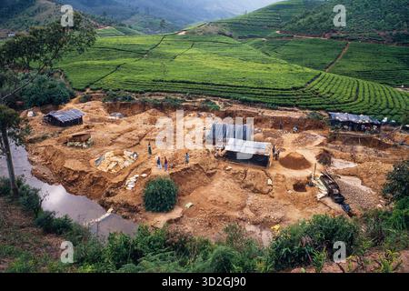 Estrazione di gemme, Isola delle gemme, Sri Lanka Foto Stock