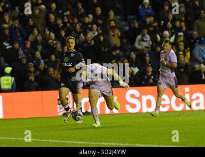 Edimburgo, Scozia Regno Unito. 30 novembre 2025. 1 novembre 25: Murrayfield .Edinburgh Scotland .UK, Scottish gas Murrayfield .Quilter Nations Series Scotland vs USA . Jamie Dobie, uomo della partita, corre per la sua terza meta contro gli Stati Uniti Credit: eric mccowat/Alamy Live News Foto Stock