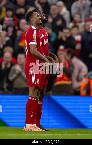 (251102) -- LIVERPOOL, 2 novembre 2025 (Xinhua) -- Ryan Gravenberch (L) del Liverpool festeggia dopo aver segnato il secondo gol durante la partita di Premier League inglese tra Liverpool FC e Aston Villa FC a Liverpool, Regno Unito, il 1 novembre 2025. (XINHUA) SOLO PER USO EDITORIALE. NON IN VENDITA PER CAMPAGNE PUBBLICITARIE O DI MARKETING. DIVIETO DI UTILIZZO CON AUDIO, VIDEO, DATI, ELENCHI DI INCONTRI, LOGHI CLUB/LEAGUE O SERVIZI "LIVE" NON AUTORIZZATI. UTILIZZO ONLINE IN-MATCH LIMITATO A 45 IMMAGINI, SENZA EMULAZIONE VIDEO. NON È CONSENTITO L'USO IN SCOMMESSE, GIOCHI O PUBBLICAZIONI PER SINGOLI CLUB/CAMPIONATO/GIOCATORI. Foto Stock