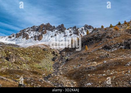 Ai piedi del monte Oronaye, nella splendida valle di Ubayette, il lago Reculaye Foto Stock