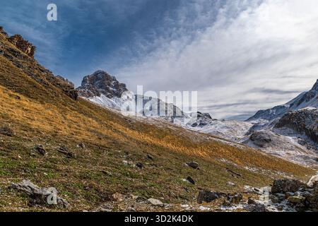 Ai piedi del monte Oronaye, nella splendida valle di Ubayette, il lago Reculaye Foto Stock