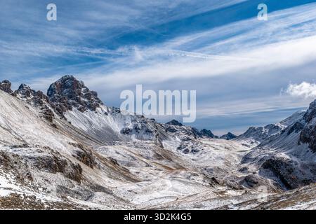 Ai piedi del monte Oronaye, nella splendida valle di Ubayette, il lago Reculaye Foto Stock