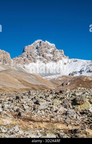 Ai piedi del monte Oronaye, nella splendida valle di Ubayette, il lago Reculaye Foto Stock