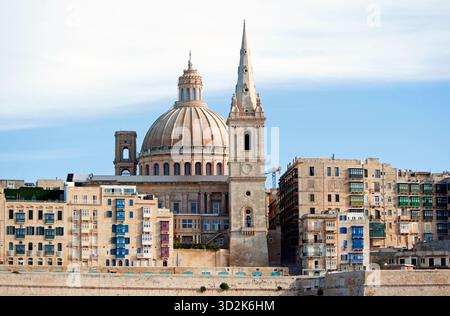 Il maestoso skyline di la Valletta è visibile da Sliema, Malta Foto Stock