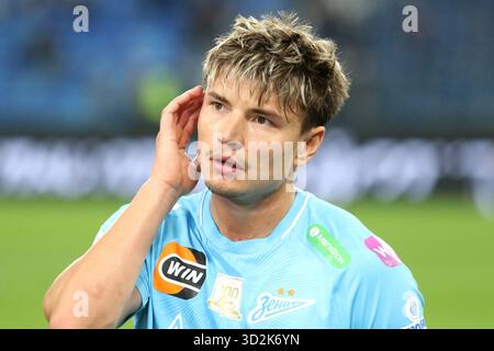 San Pietroburgo, Russia. 1 novembre 2025. Andrey Mostovoy (17) di Zenit visto durante la partita di calcio della Premier League russa tra Zenit San Pietroburgo e Lokomotiv Mosca alla Gazprom Arena. Punteggio finale; Zenit 2:0 Lokomotiv. Credito: SOPA Images Limited/Alamy Live News Foto Stock