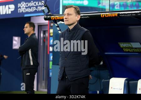 San Pietroburgo, Russia. 1 novembre 2025. Mikhail Galaktionov, allenatore del Lokomotiv visto in azione durante la partita di calcio della Premier League russa tra Zenit San Pietroburgo e Lokomotiv Mosca alla Gazprom Arena. Punteggio finale; Zenit 2:0 Lokomotiv. Credito: SOPA Images Limited/Alamy Live News Foto Stock
