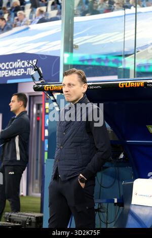 San Pietroburgo, Russia. 1 novembre 2025. Mikhail Galaktionov, allenatore del Lokomotiv visto in azione durante la partita di calcio della Premier League russa tra Zenit San Pietroburgo e Lokomotiv Mosca alla Gazprom Arena. Punteggio finale; Zenit 2:0 Lokomotiv. Credito: SOPA Images Limited/Alamy Live News Foto Stock