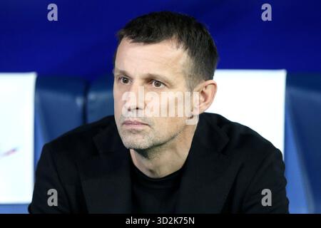 San Pietroburgo, Russia. 1 novembre 2025. Sergei Semak, capo allenatore dello Zenit visto in azione durante la partita di calcio della Premier League russa tra Zenit San Pietroburgo e Lokomotiv Mosca alla Gazprom Arena. Punteggio finale; Zenit 2:0 Lokomotiv. Credito: SOPA Images Limited/Alamy Live News Foto Stock