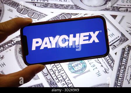 Polonia. 28 settembre 2025. In questa immagine, il logo aziendale Paychex viene visualizzato sullo schermo di uno smartphone. (Foto di Piotr Swat/SOPA Images/Sipa USA) *** esclusivamente per notizie editoriali **** credito: SIPA USA/Alamy Live News Foto Stock