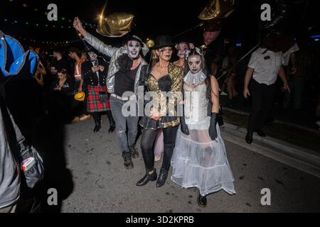 Los Angeles, California, Stati Uniti. 31 ottobre 2025. West Hollywood adora Halloween e la città di West Hollywood è entusiasta che Halloween sia tornato con Halloween Carnaval 2025. L'incomparabile Halloween Carnaval della città è uno dei più unici raduni di Halloween al mondo. (Credit Image: © Alberto Sibaja/Pacific Press via ZUMA Press Wire) SOLO PER USO EDITORIALE! Non per USO commerciale! Foto Stock