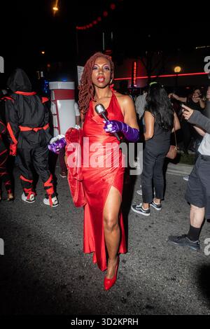 Los Angeles, California, Stati Uniti. 31 ottobre 2025. West Hollywood adora Halloween e la città di West Hollywood è entusiasta che Halloween sia tornato con Halloween Carnaval 2025. L'incomparabile Halloween Carnaval della città è uno dei più unici raduni di Halloween al mondo. (Credit Image: © Alberto Sibaja/Pacific Press via ZUMA Press Wire) SOLO PER USO EDITORIALE! Non per USO commerciale! Foto Stock