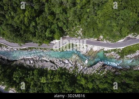 Vista aerea sul fiume Soca nella valle di Soca, Slovenia, Slovenia Foto Stock