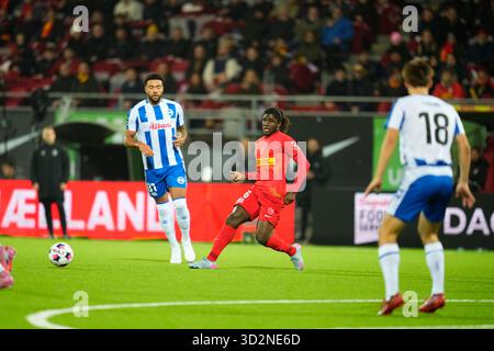 Farum, Danimarca. 2 novembre 2025. Superligakampen mellem FC Nordsjaelland og OB Paa Right to Dream, Park i Farum soendag den 2. novembre 2025. Crediti: Ritzau/Alamy Live News Foto Stock