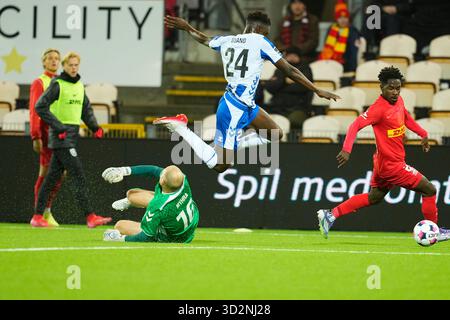 Farum, Danimarca. 2 novembre 2025. Superligakampen mellem FC Nordsjaelland og OB Paa Right to Dream, Park i Farum soendag den 2. novembre 2025. Crediti: Ritzau/Alamy Live News Foto Stock